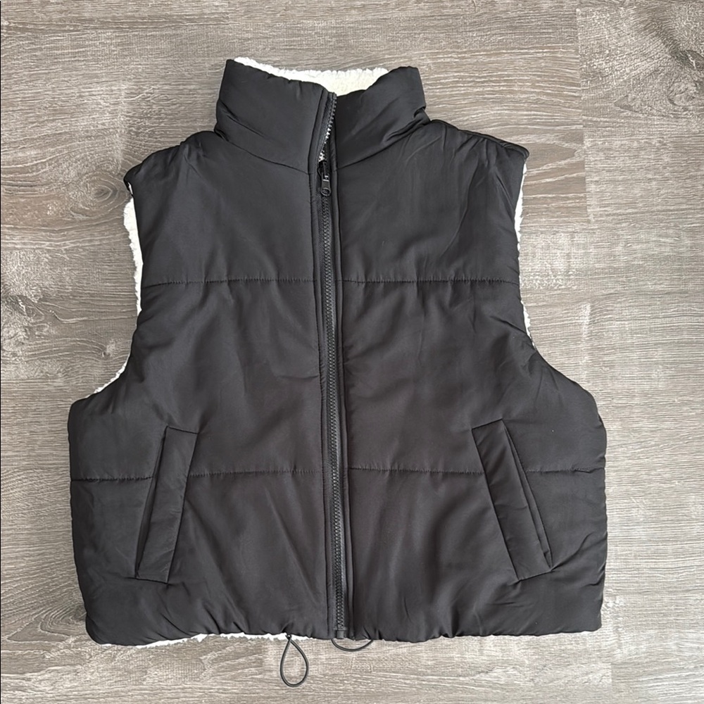 Almost Famous Cropped Black Puffer Vest Size Medium